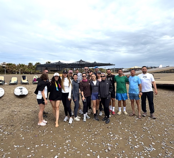 Sahilde Grup Fotoğrafı